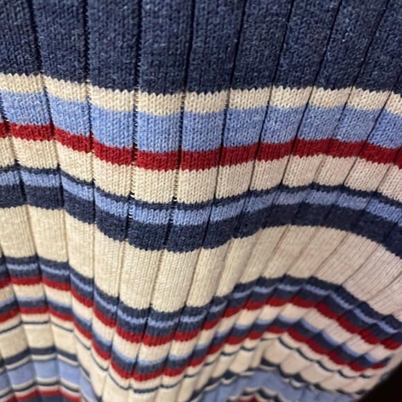 Womens short sleeve sweater with stripes & lots of stretch. No size or brand. - Picture 3 of 11